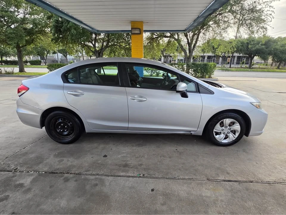2014 Honda Civic 9th Gen - Image 3 of 15