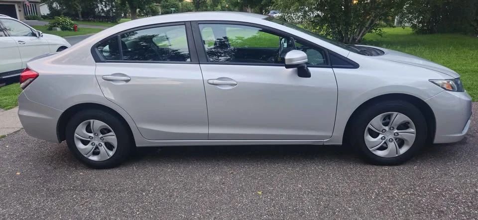 2014 Honda Civic 9th Gen - Image 2 of 10
