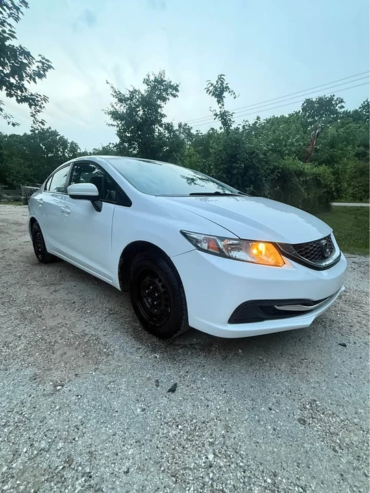 2014 Honda Civic 9th Gen - Image 2 of 7