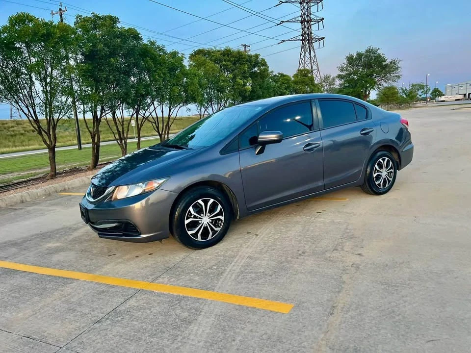 2014 Honda Civic 9th Gen - Image 3 of 12