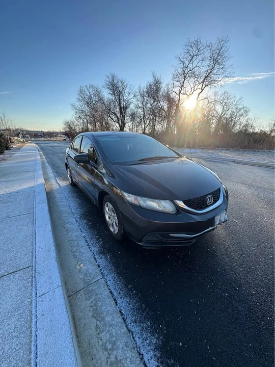 2014 Honda Civic 9th Gen - Image 2 of 10