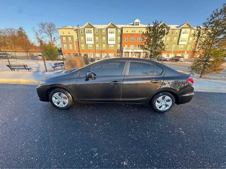 2014 Honda Civic 9th Gen - Image 3 of 10