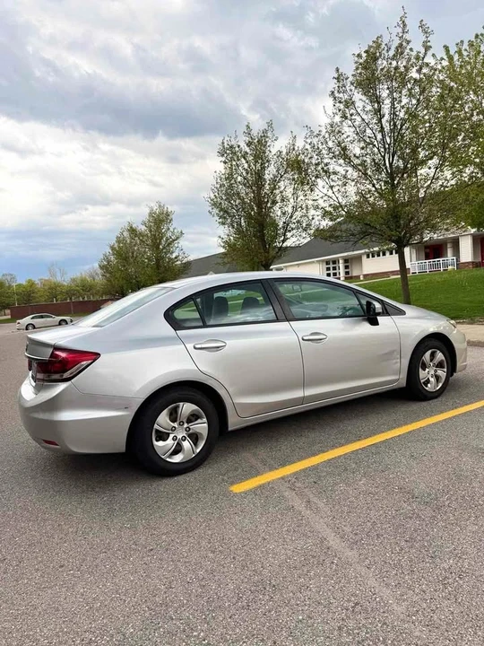 2014 Honda Civic 9th Gen - Image 2 of 12