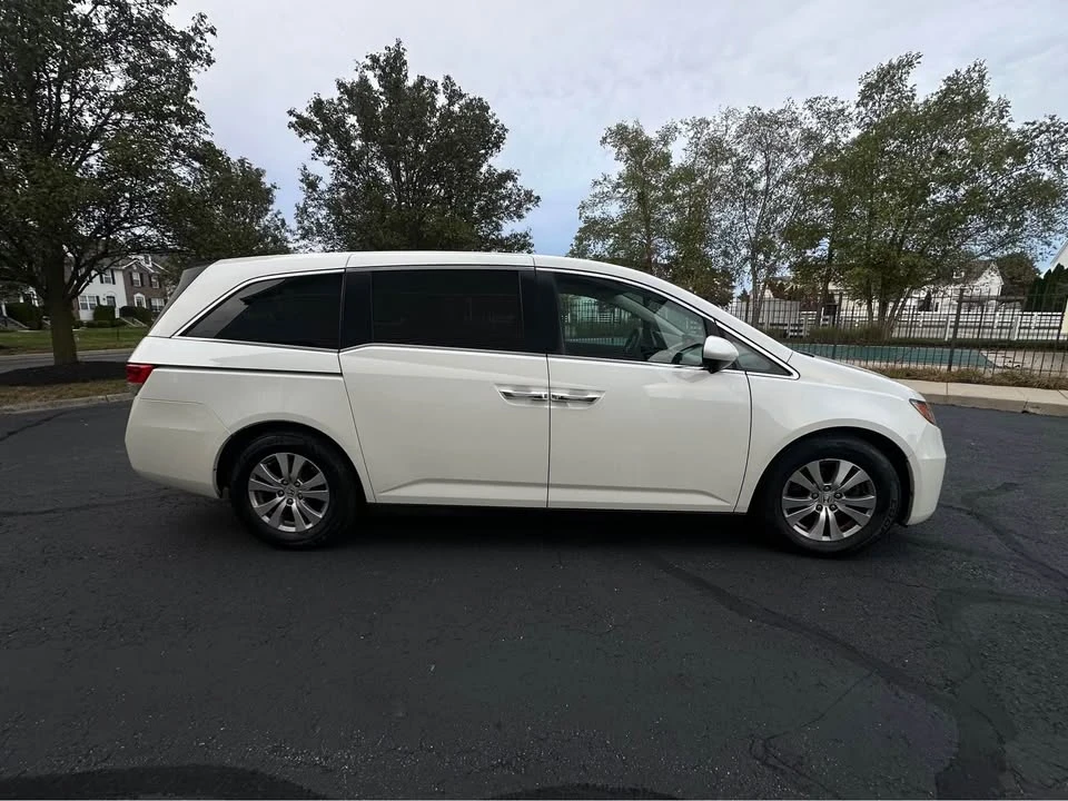 2014 Honda Odyssey - Image 2 of 10