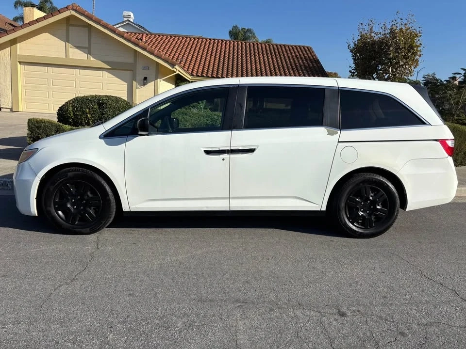 2014 Honda Odyssey - Image 2 of 10