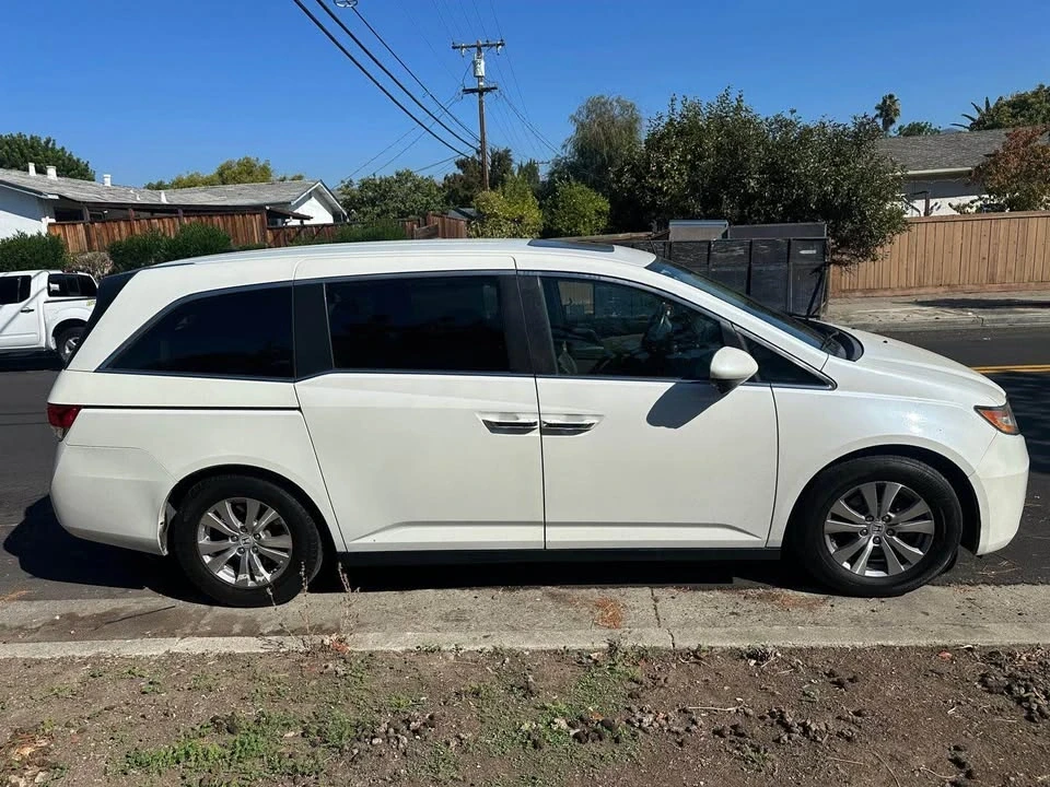 2014 Honda Odyssey - Image 2 of 9
