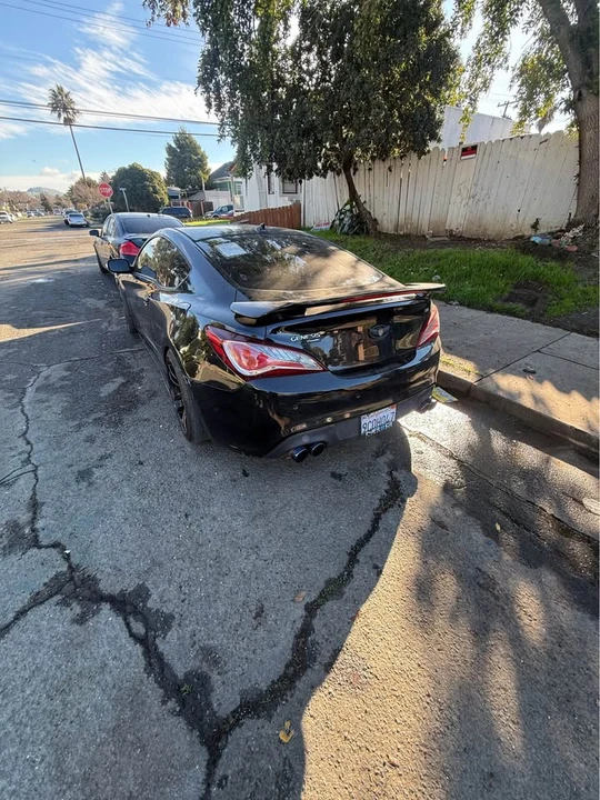 2014 Hyundai Genesis - Image 2 of 4
