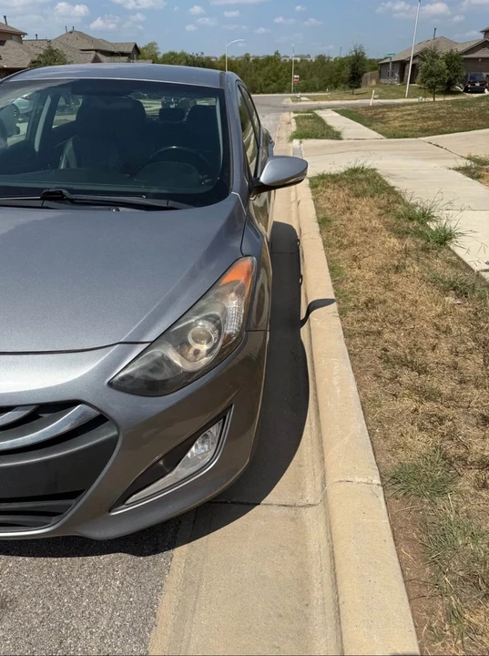 2014 Hyundai Elantra - Image 2 of 11
