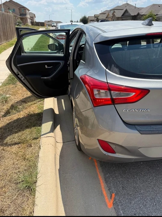 2014 Hyundai Elantra - Image 4 of 11