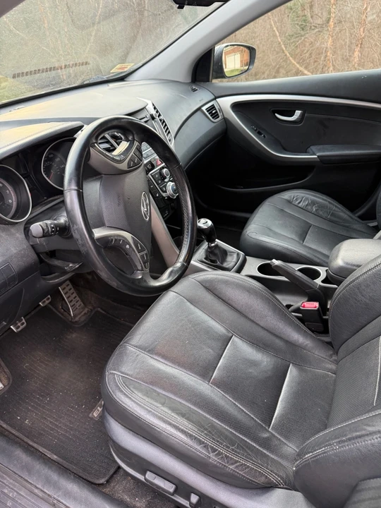 2014 Hyundai Elantra - Image 3 of 9