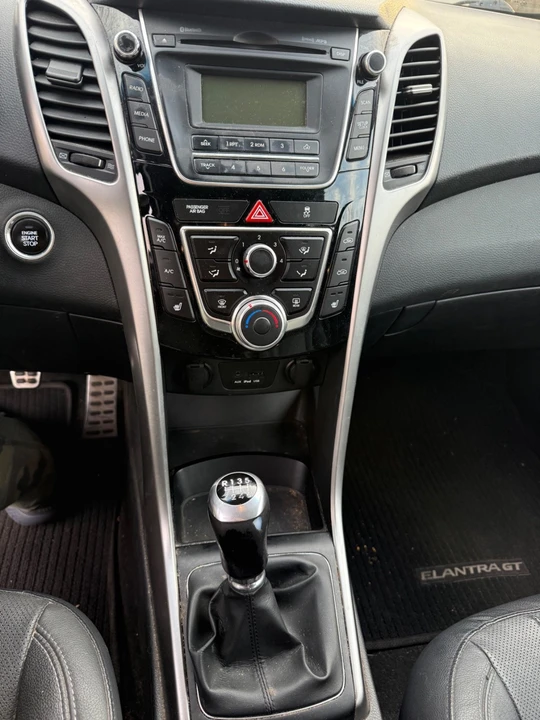 2014 Hyundai Elantra - Image 5 of 9