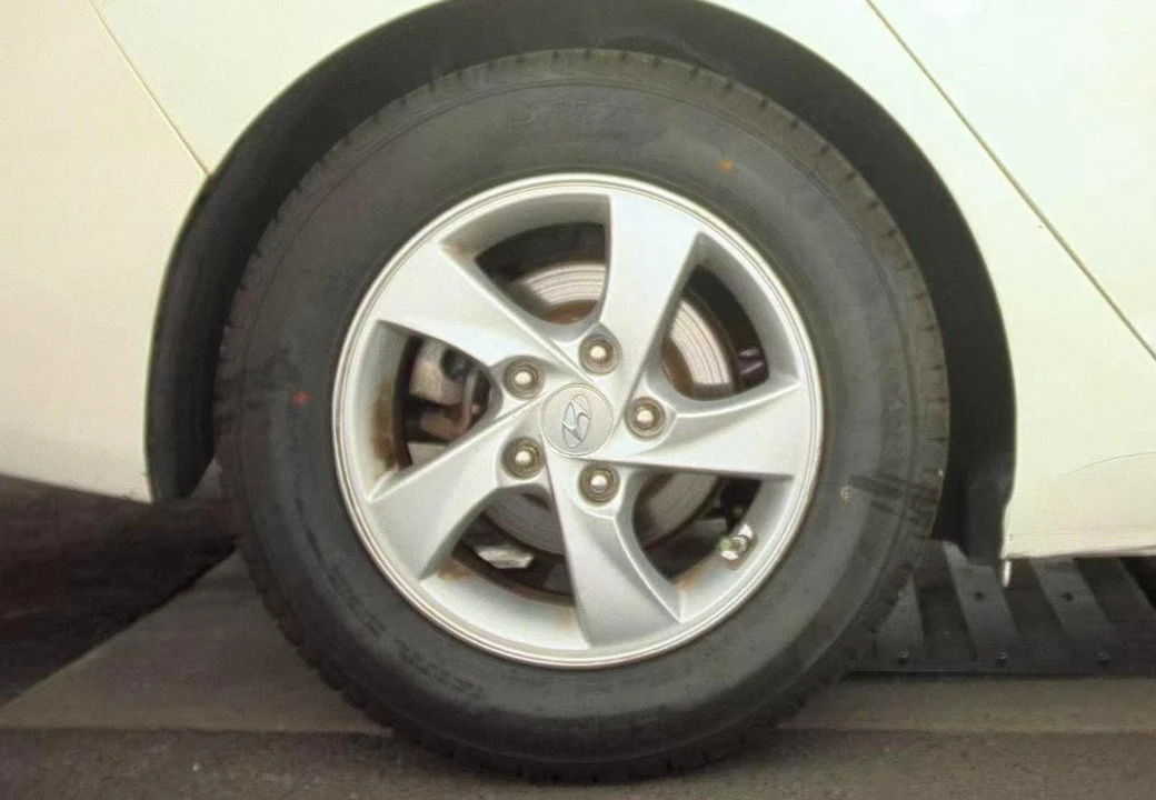 2014 Hyundai Elantra - Image 8 of 10