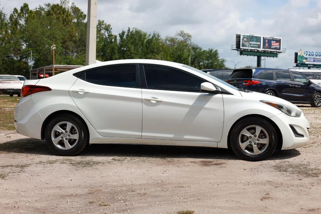 2014 Hyundai Elantra - Image 13 of 21