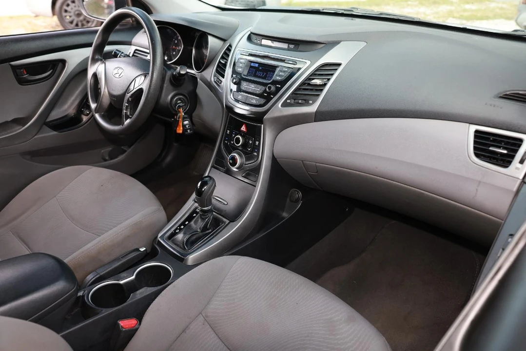 2014 Hyundai Elantra - Image 16 of 21