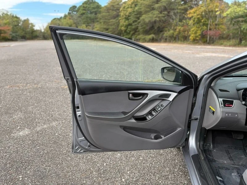 2014 Hyundai Elantra - Image 11 of 12