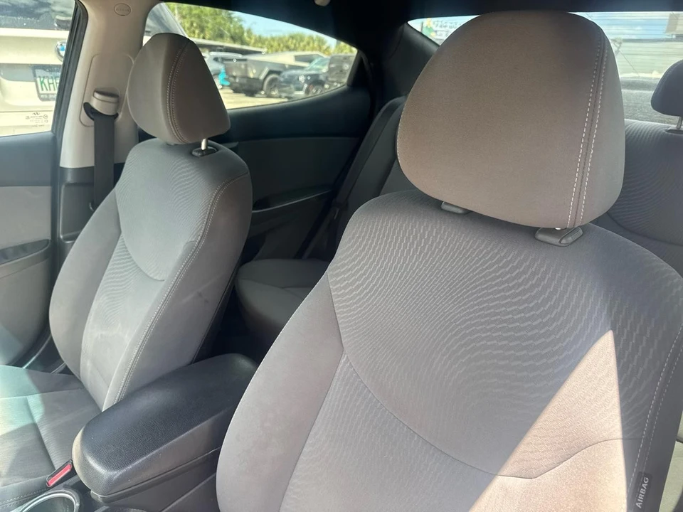 2014 Hyundai Elantra - Image 7 of 9
