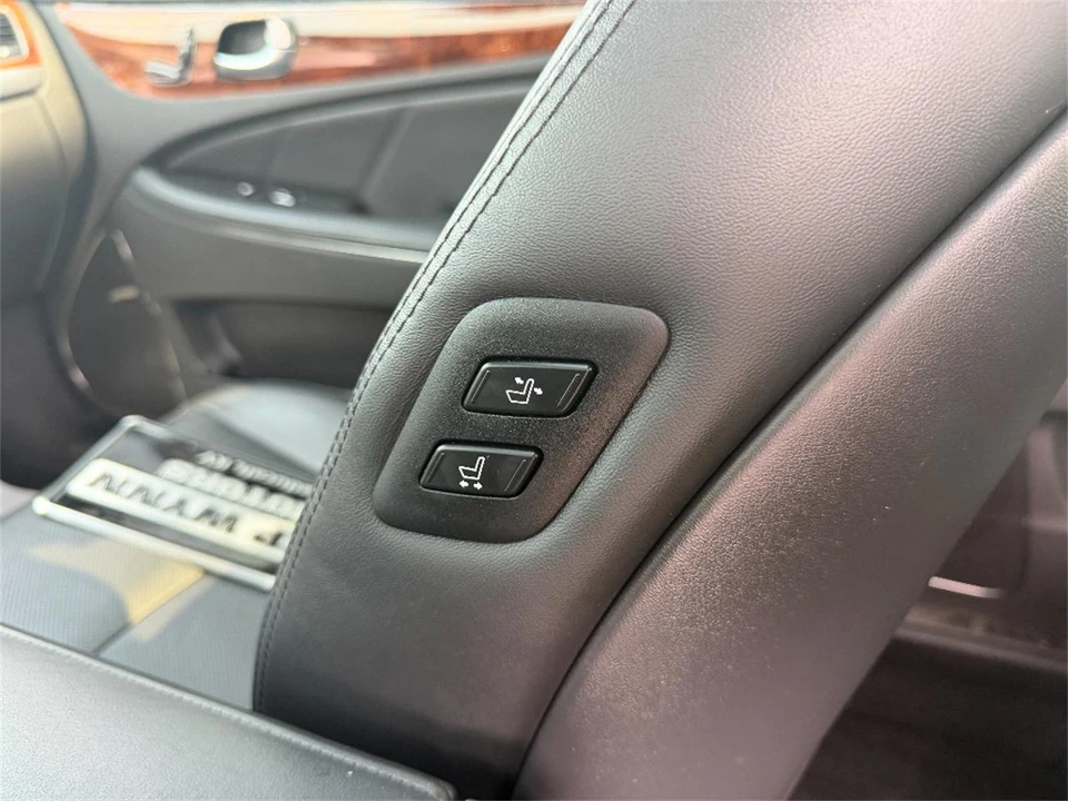 2014 Hyundai Equus - Image 16 of 31