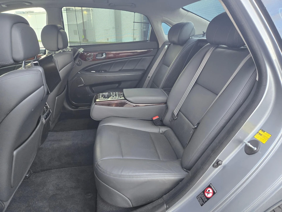 2014 Hyundai Equus - Image 29 of 31