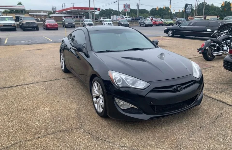 2014 Hyundai Genesis Coupe - Image 2 of 11
