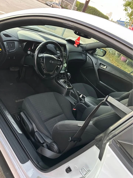 2014 Hyundai Genesis - Image 2 of 6