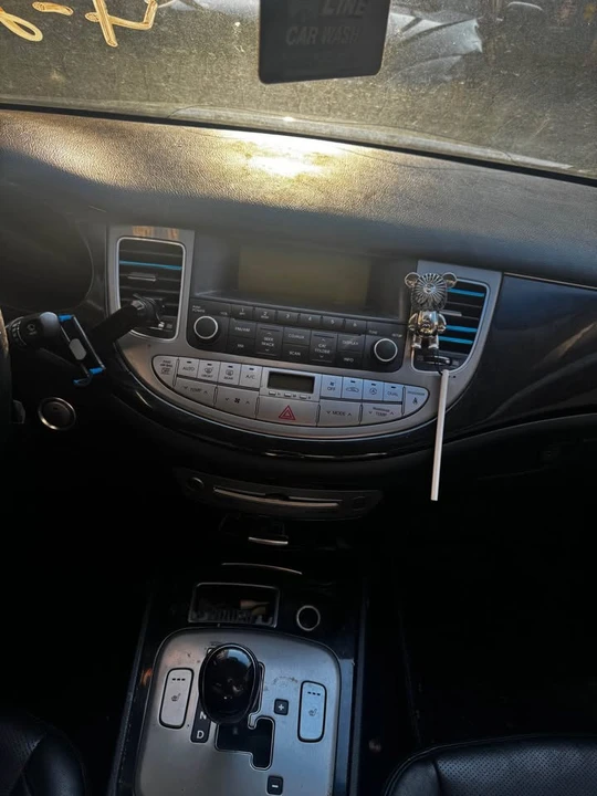 2014 Hyundai Genesis - Image 2 of 8