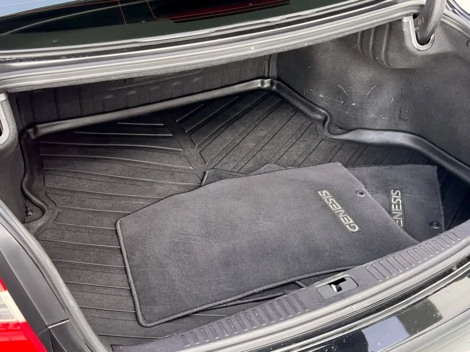 2014 Hyundai Genesis - Image 17 of 20