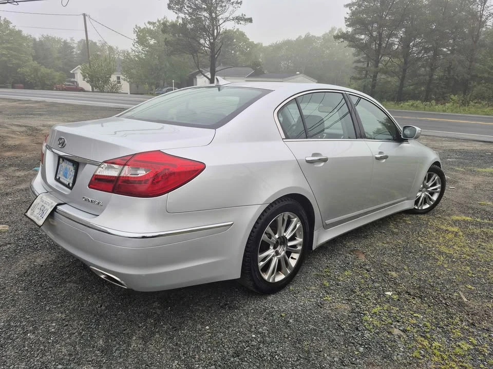 2014 Hyundai Genesis - Image 2 of 7