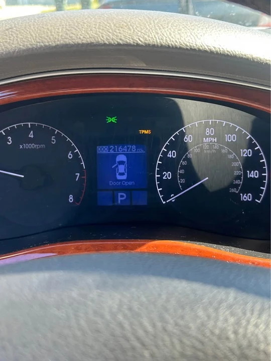 2014 Hyundai Genesis - Image 5 of 11