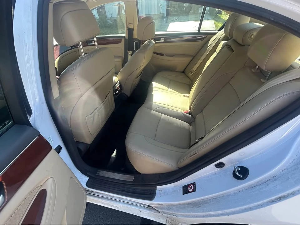 2014 Hyundai Genesis - Image 7 of 11