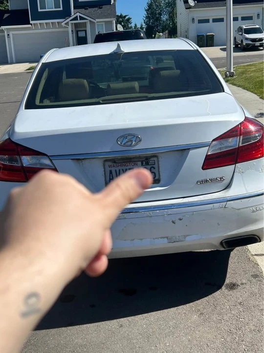 2014 Hyundai Genesis - Image 2 of 11