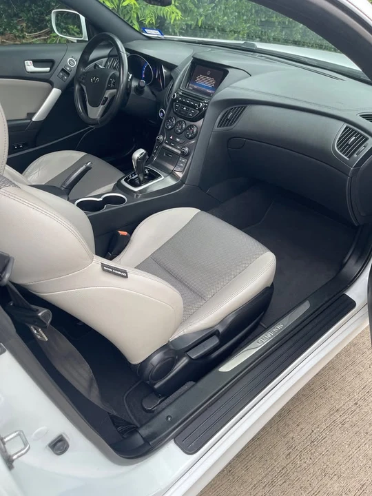 2014 Hyundai Genesis - Image 10 of 11