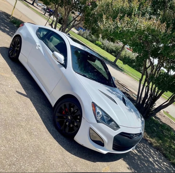 2014 Hyundai Genesis - Image 2 of 11