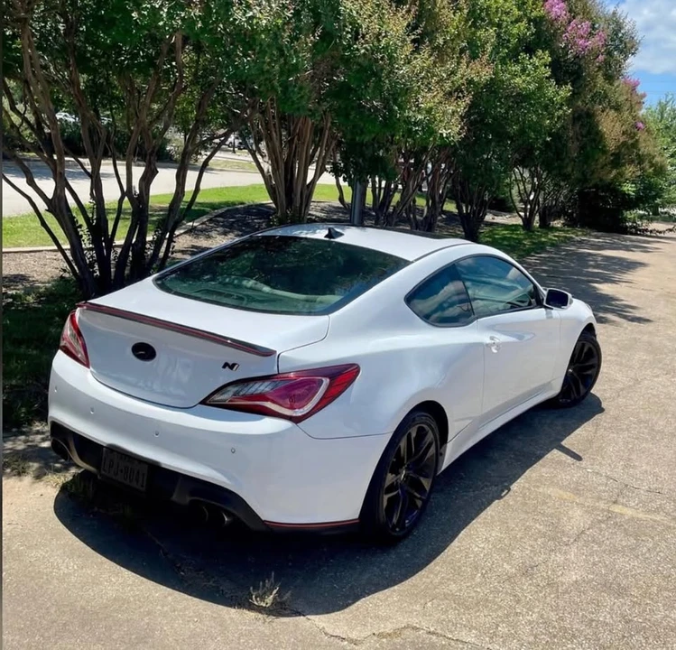 2014 Hyundai Genesis - Image 4 of 11