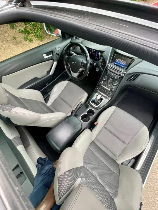 2014 Hyundai Genesis - Image 7 of 11