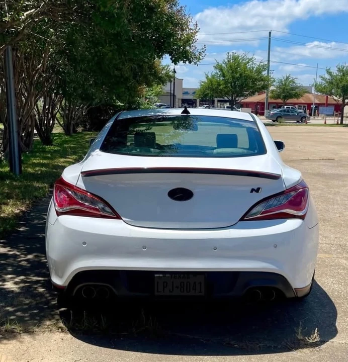 2014 Hyundai Genesis - Image 6 of 11