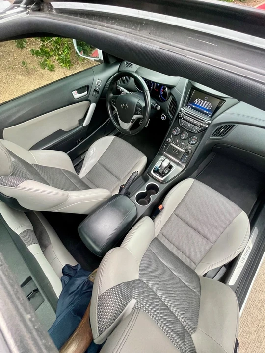 2014 Hyundai Genesis - Image 8 of 19