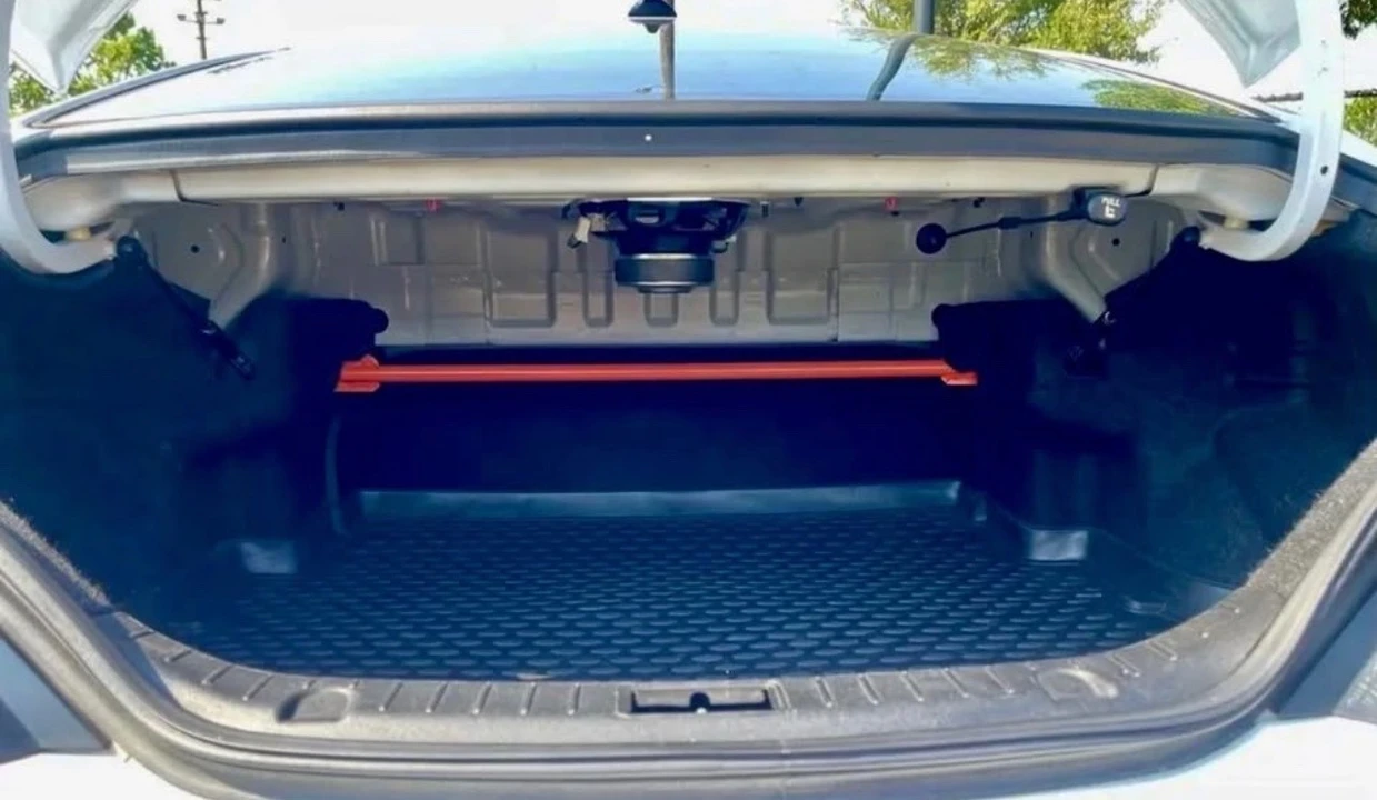 2014 Hyundai Genesis - Image 11 of 19