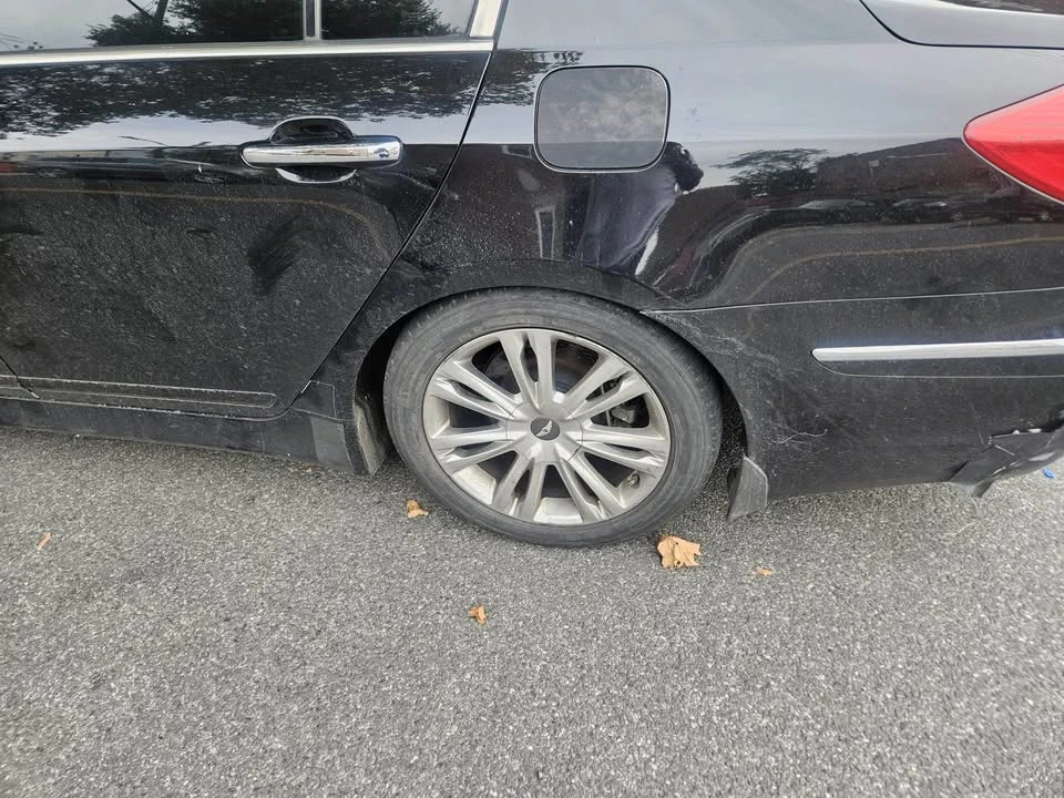 2014 Hyundai Genesis - Image 13 of 15