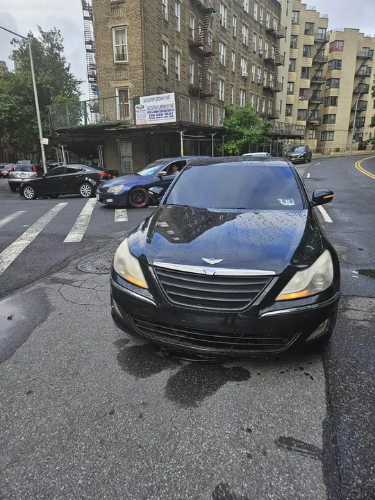 2014 Hyundai Genesis - Image 14 of 15