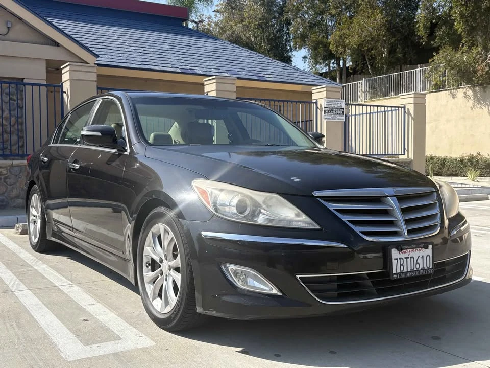 2014 Hyundai Genesis - Image 15 of 16