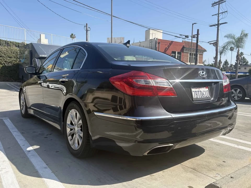 2014 Hyundai Genesis - Image 2 of 16