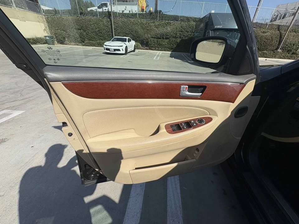 2014 Hyundai Genesis - Image 10 of 16