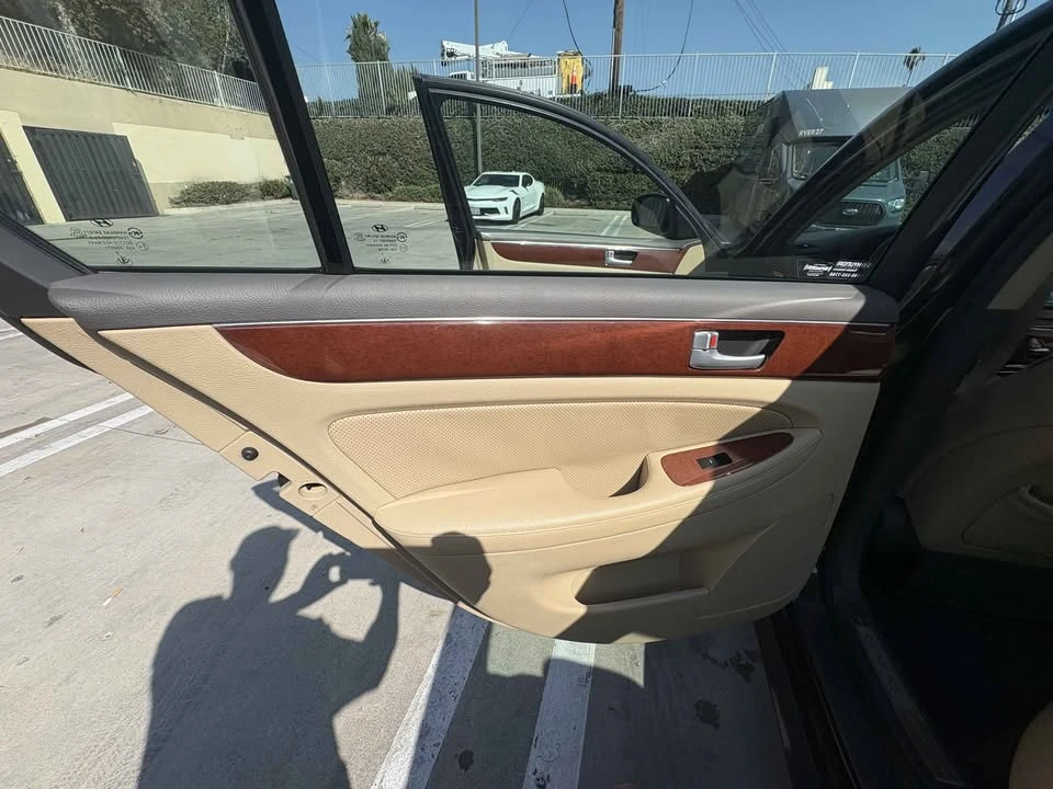 2014 Hyundai Genesis - Image 9 of 16