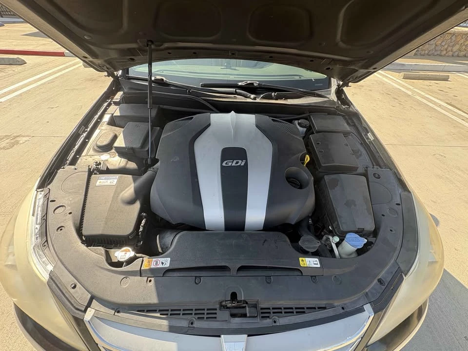 2014 Hyundai Genesis - Image 11 of 16