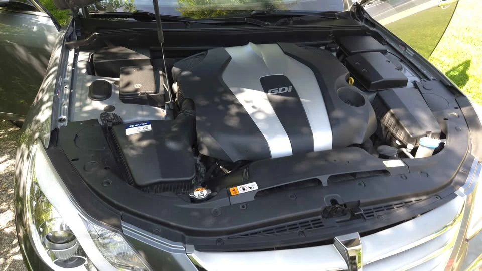 2014 Hyundai Genesis - Image 8 of 21