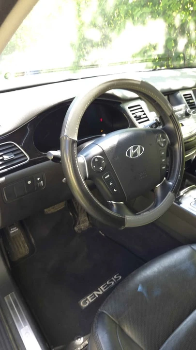 2014 Hyundai Genesis - Image 10 of 21
