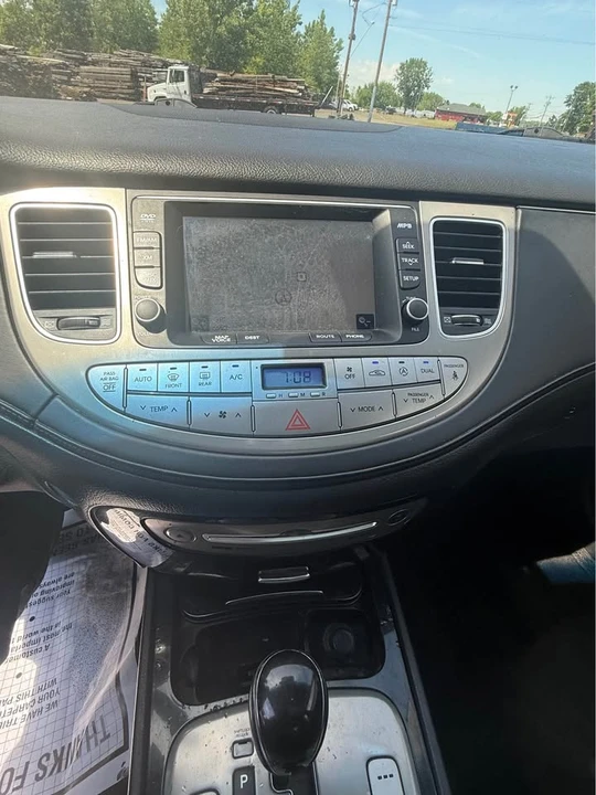 2014 Hyundai Genesis - Image 19 of 20