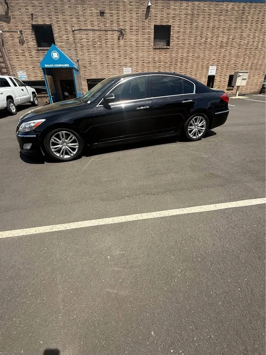 2014 Hyundai Genesis - Image 2 of 20