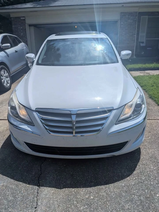 2014 Hyundai Genesis - Image 2 of 8