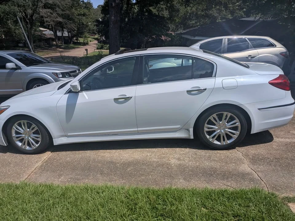 2014 Hyundai Genesis - Image 4 of 8